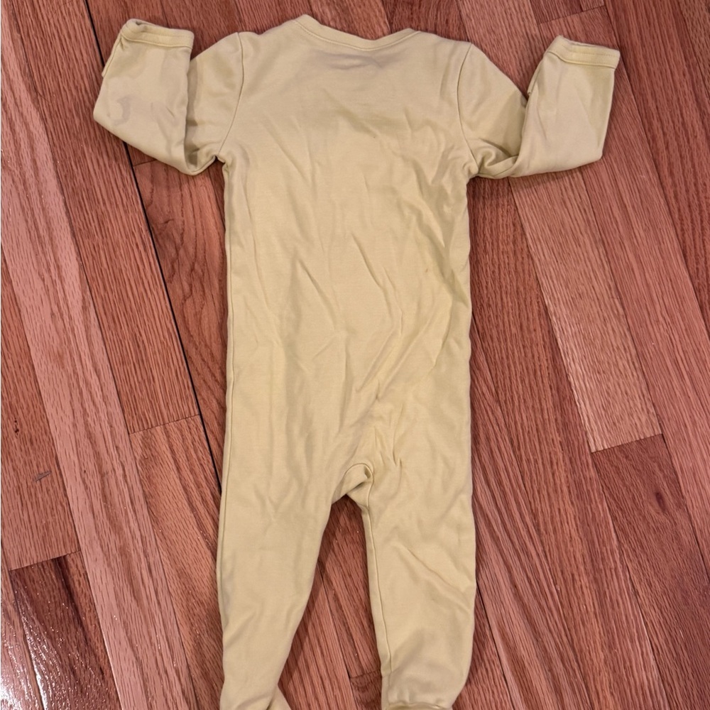 💛 Primary Organic Zip Footie – Bright Yellow 💛
Size 3–6 Months - Picture 3 of 5